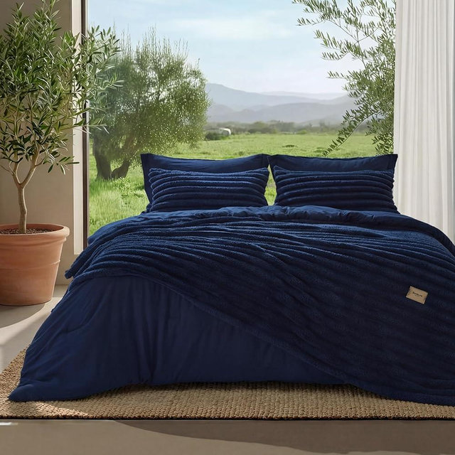 Bedsure Gentlesoft™ 2-in-1 King Size Comforter Set and Detachable Fluffy Blanket, Navy Blue Bedding Set for All Season Use, SnapTech™ Design for Space Saving (Includes 2 Pillow Shams, 2 Pillowcases)