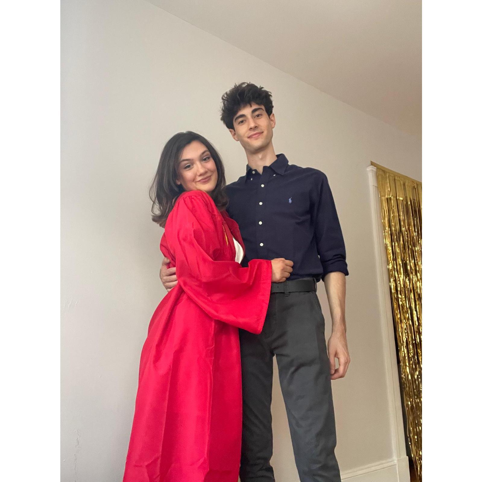 Helena graduated from BU in May 2021 - wooo! | Helena se formou na BU em maio de 2021 - uau!