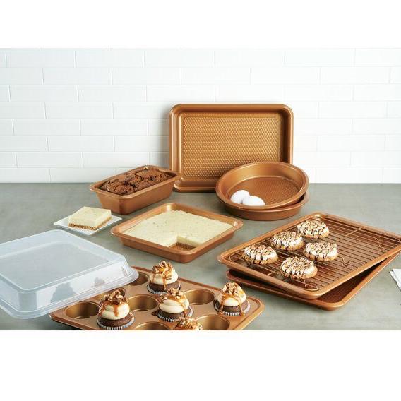 Gotham Steel Nonstick Bakeware Set, 5 Piece Chef’s Size Bakery Quality Baking Set, Even Heat & Non-Warp Technology, Includes XL Cookie Sheet, Muffin Pan, Loaf Pan & Round Baking Tray, Dishwasher Safe