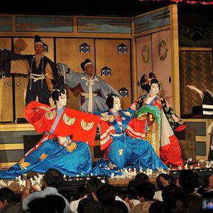 Honeymoon experience: Traditional Japanese theater tickets