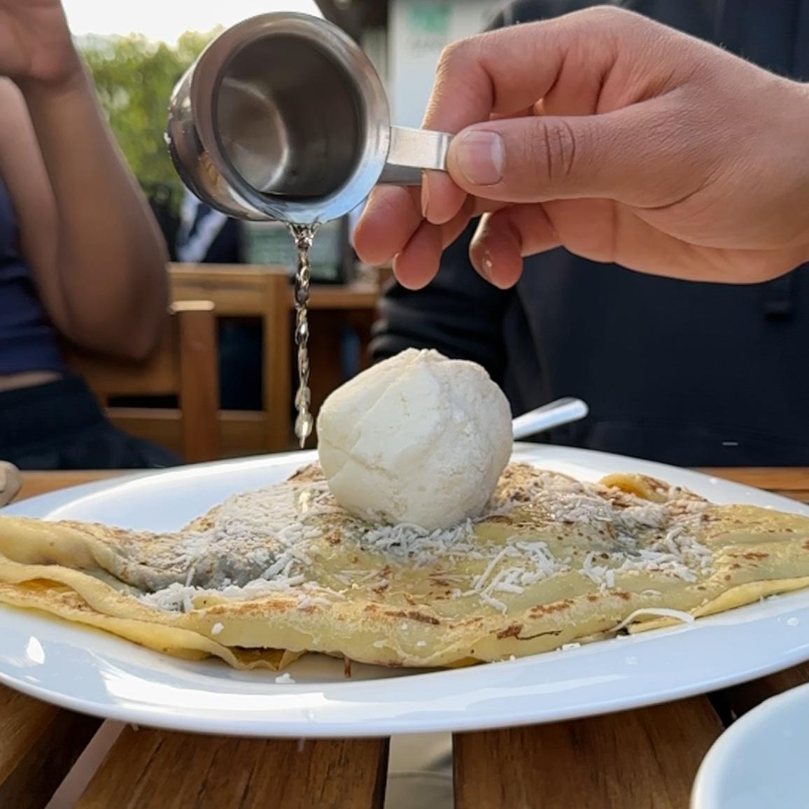 For the sweet tooth!

We had some of the yummiest desserts here at Luna de Miel.