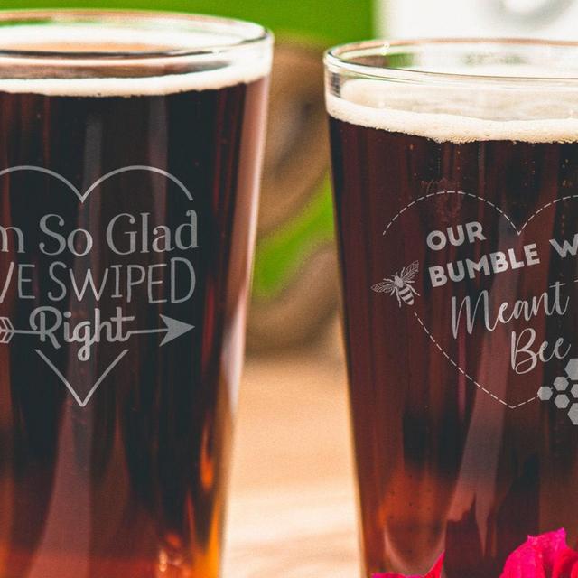 Bumble & Swiped Right Pint Glass Set of 2 - Option to Personalize Glasses, Valentine Gift for Him, Met on Dating Apps, Design: SWIPESET