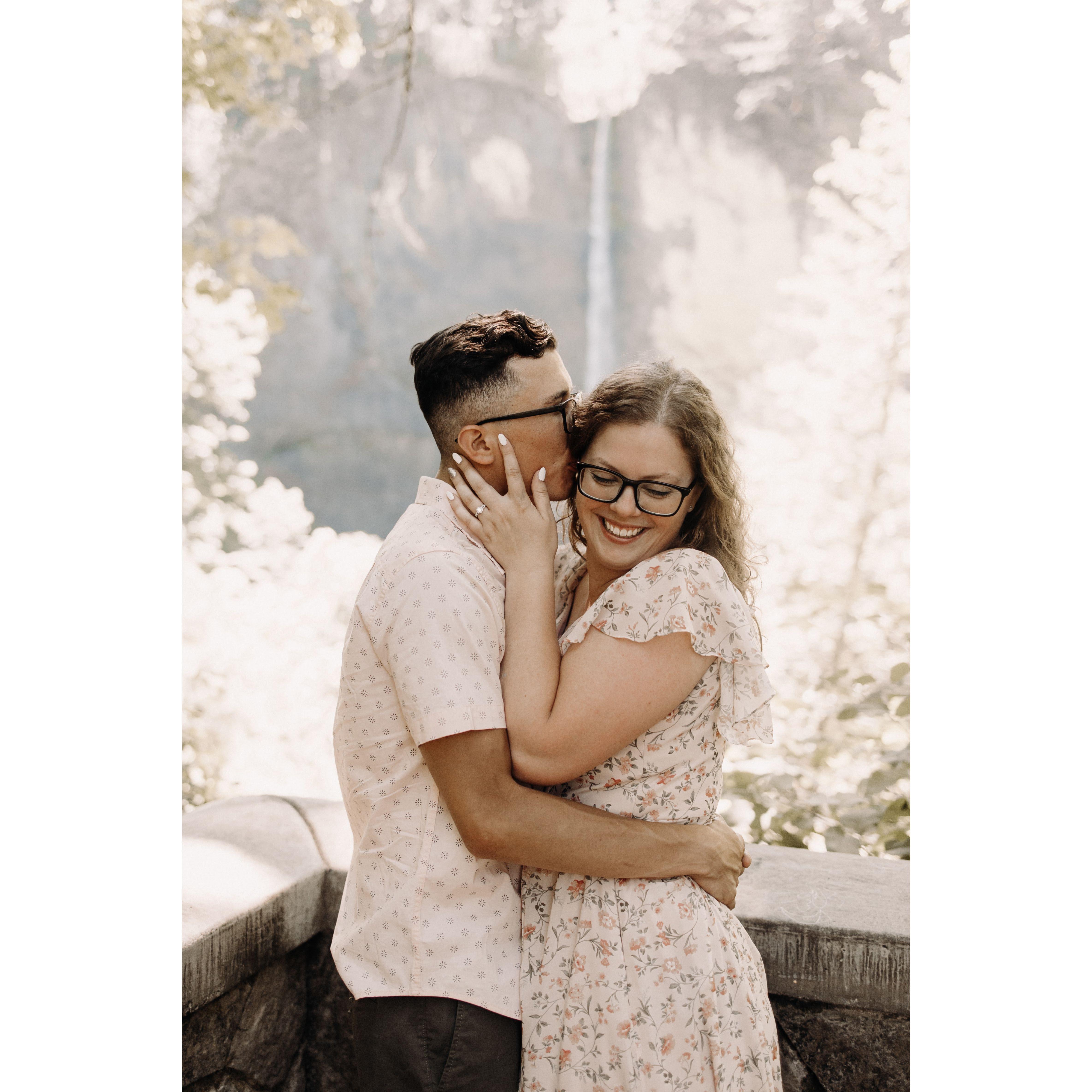 Engagement photos around Multnomah Falls- 2023