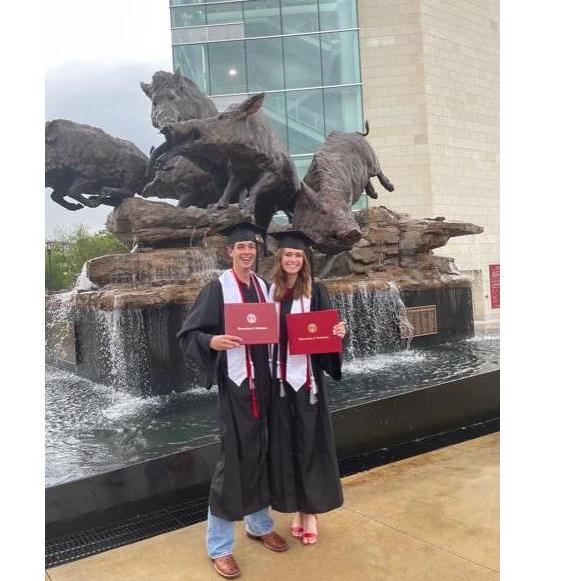 05/07/2021
Graduating together!