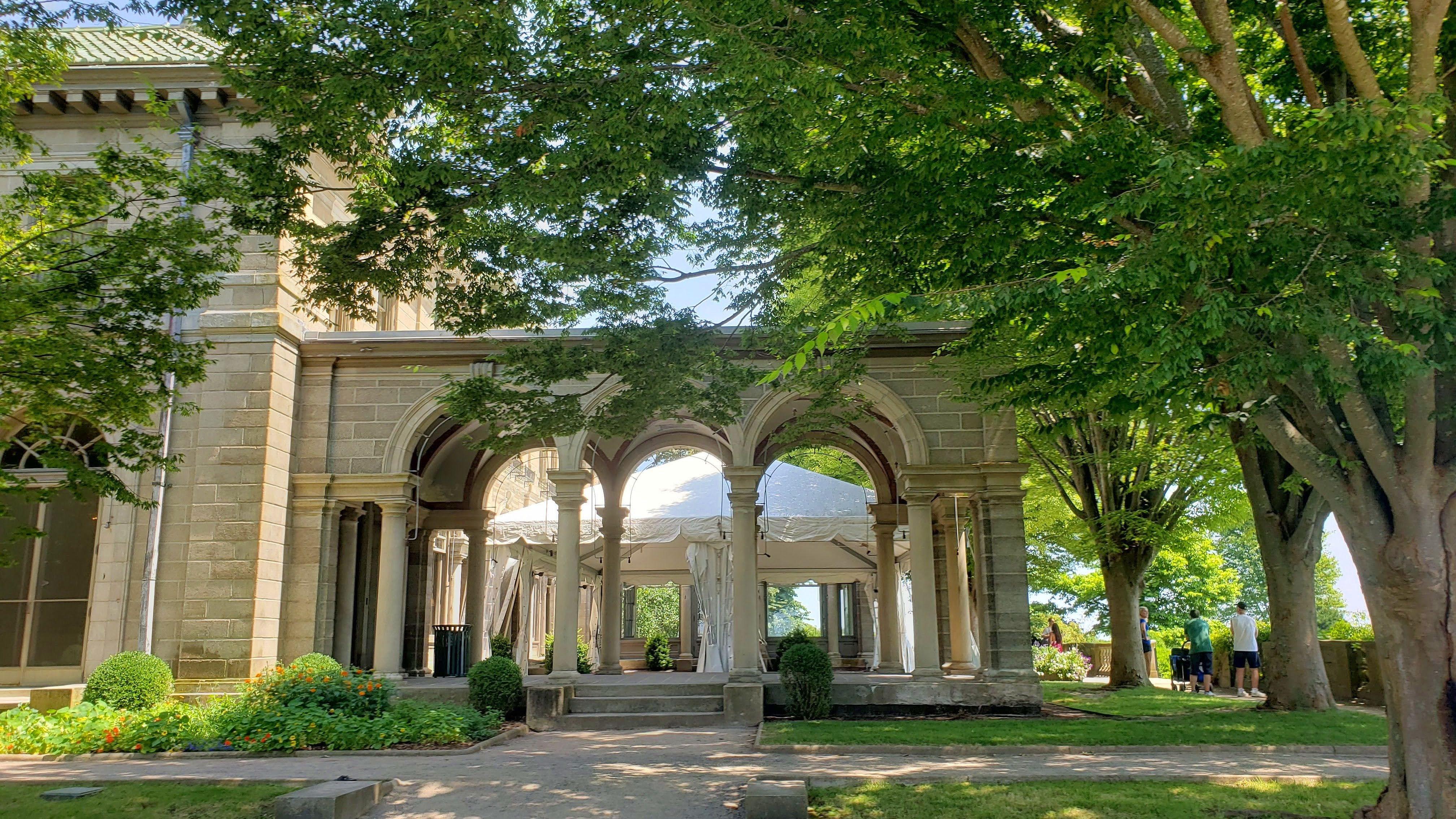 The Wedding Website of Ellery Hickey and Cameron Heap