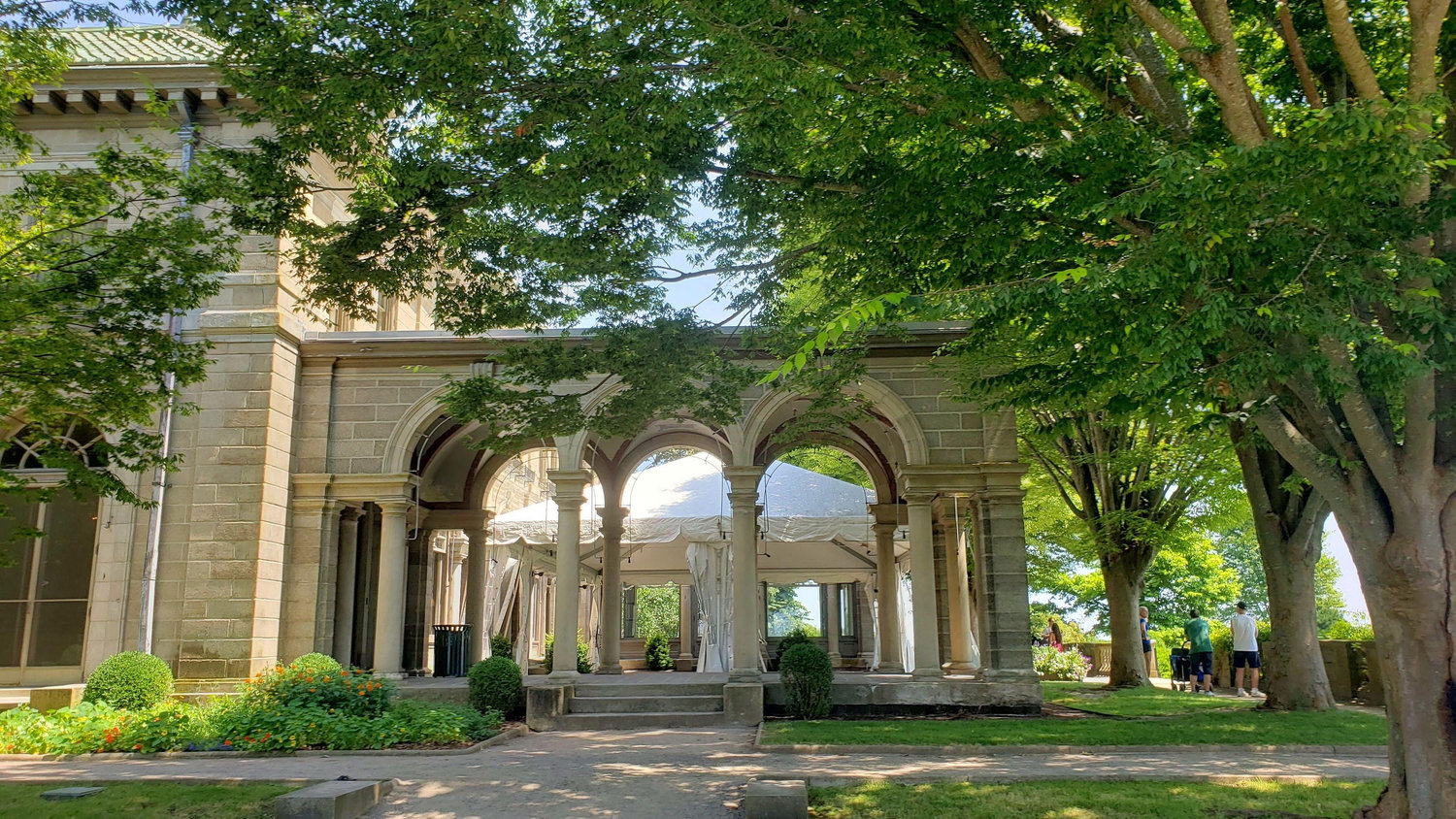 The Wedding Website of Ellery Hickey and Cameron Heap
