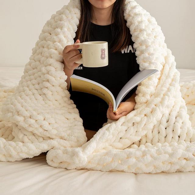 ATMOSURELY Ultra Soft Cream White Chunky Knit Throw Blanket Cozy Fluffy Chenille Yarn Handmade Cable Knit Crochet Blanket for Bed Sofa Couch 50x60 Inches (Cream White, 50"x60")