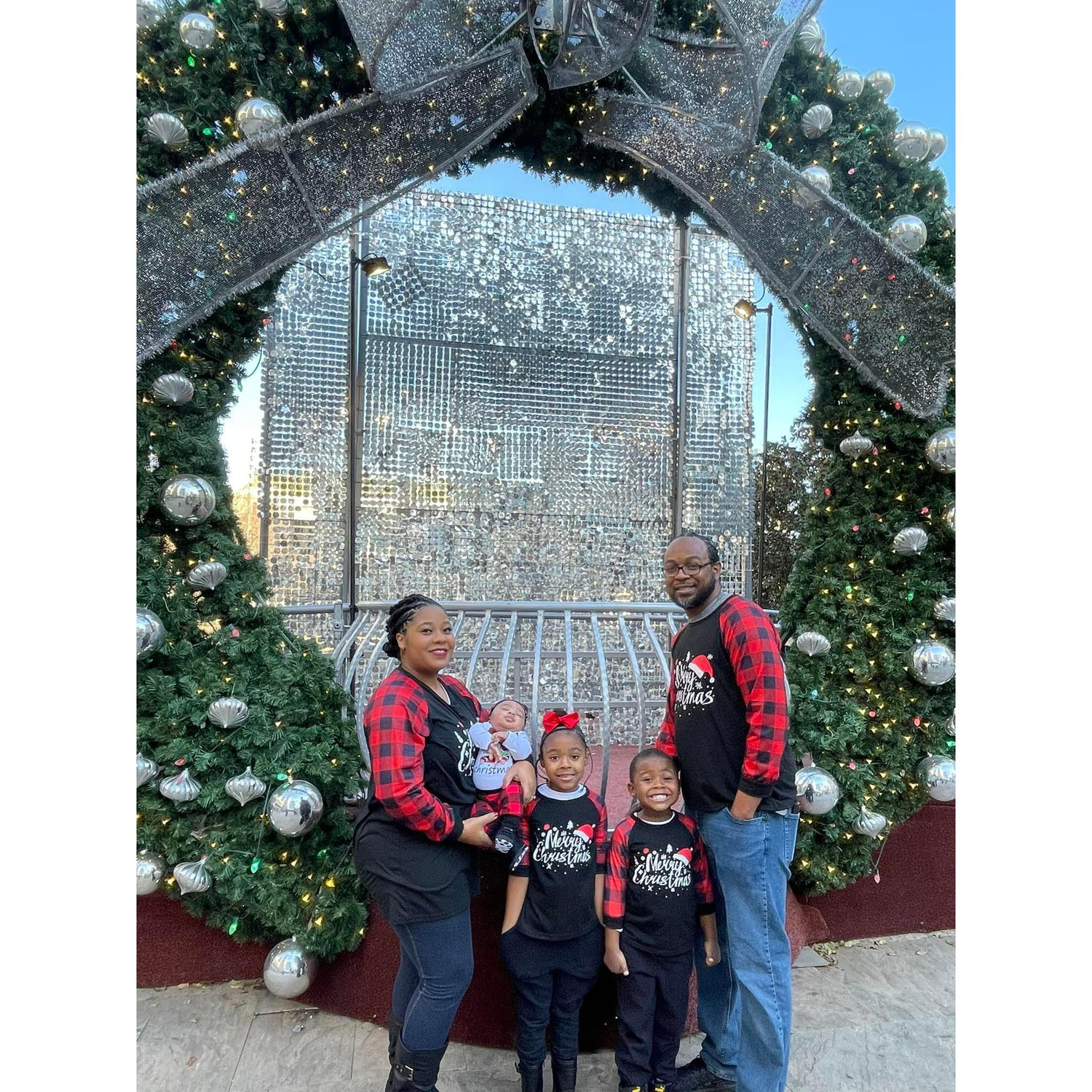 Christmas 2022 as a family of 5. Alicia, Lanxton, Laila, Lennox III, Lennox II.