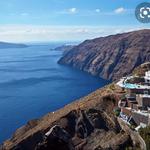 HIKE THE TRAIL FROM FIRA TO OIA