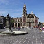 Relax in Plaza de Santo Domingo