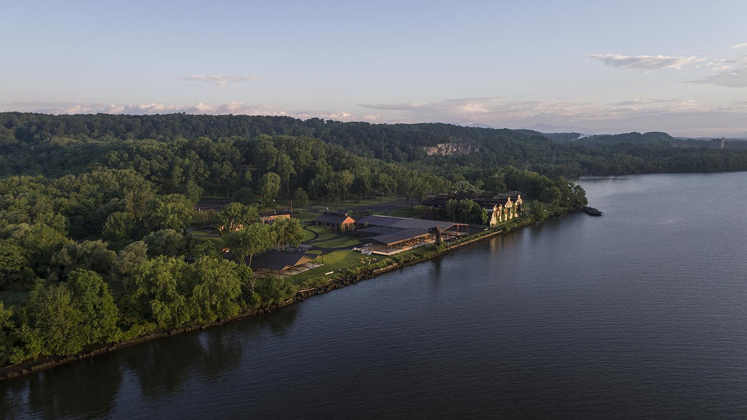 The Wedding Website of Zoe Hughes and John Washington