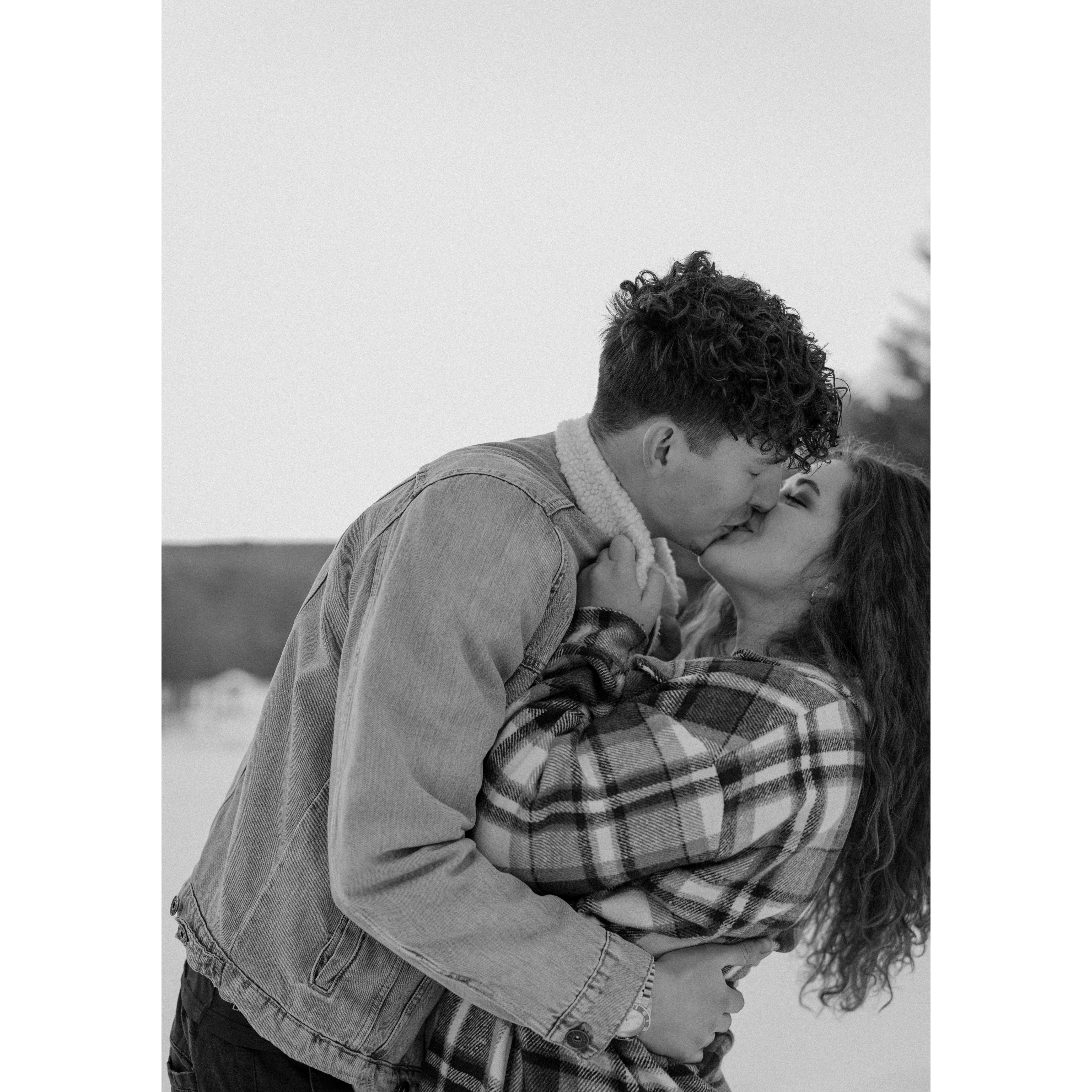 Engagement pictures at Vaughan Woods