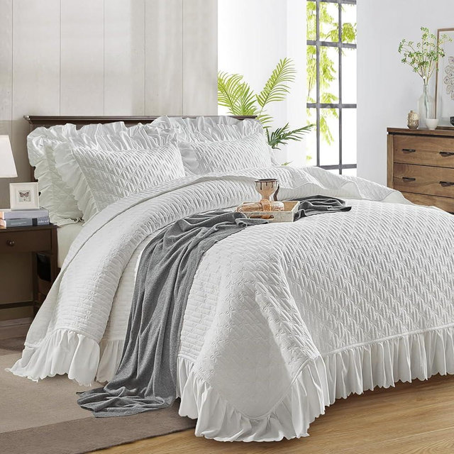 Ruffled Quilt Bedding Set King Size 96 * 108 in - 3 Pieces Solid Shabby Chic Farmhouse Ruffles Rustic Coverlet Lightweight Fluffy Summer Oversized Bedspread with Shams for Women Men White