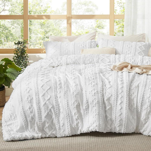 Bedsure Tufted Boho Comforter Set Oversized King - Bright White Boho Bed Set, GentleSoft™ 3 Pieces Farmhouse-Style Embroidery Bedding, Gifts for Woman, Soft Jacquard Comforter for All Seasons