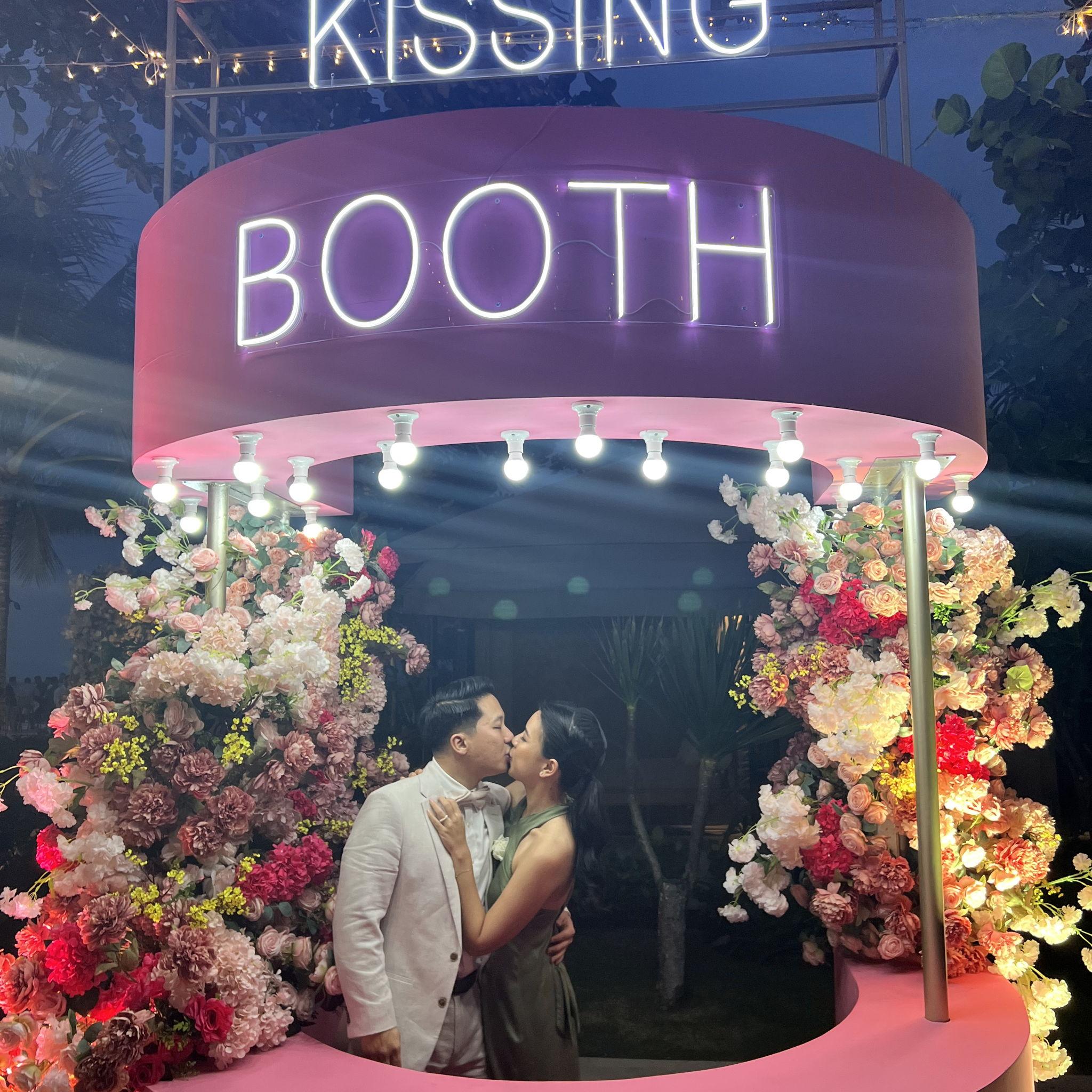 A kissing booth kiss at Nate & Jenn’s wedding, Bali, 2024