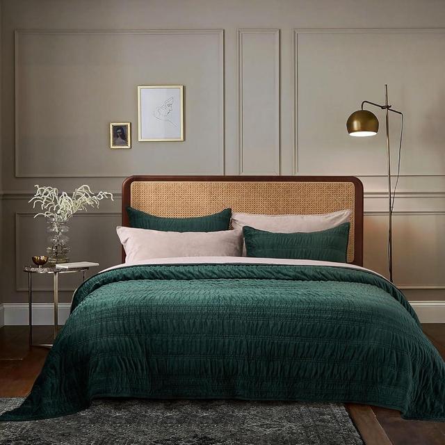 EVERGRACE Luxury Velvet Quilt Set King Size, Ultra Soft Ruched Velvet Bedspread Coverlet Set, Lightweight Velvet Comforter Set with 2 Matching Shams for All Season, Pine Green