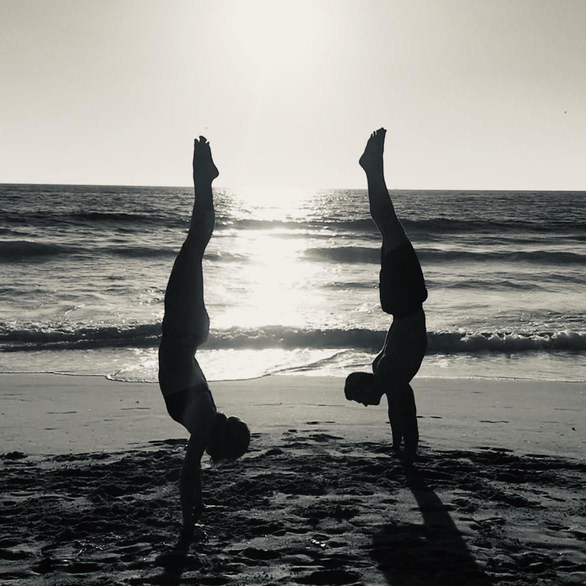Having someone to do handstands with on the beach is Happiness!🥰 This photo is also on a Balances Body supplement package at Peter Gillham’s store That’s pretty cool! 🙌🏻