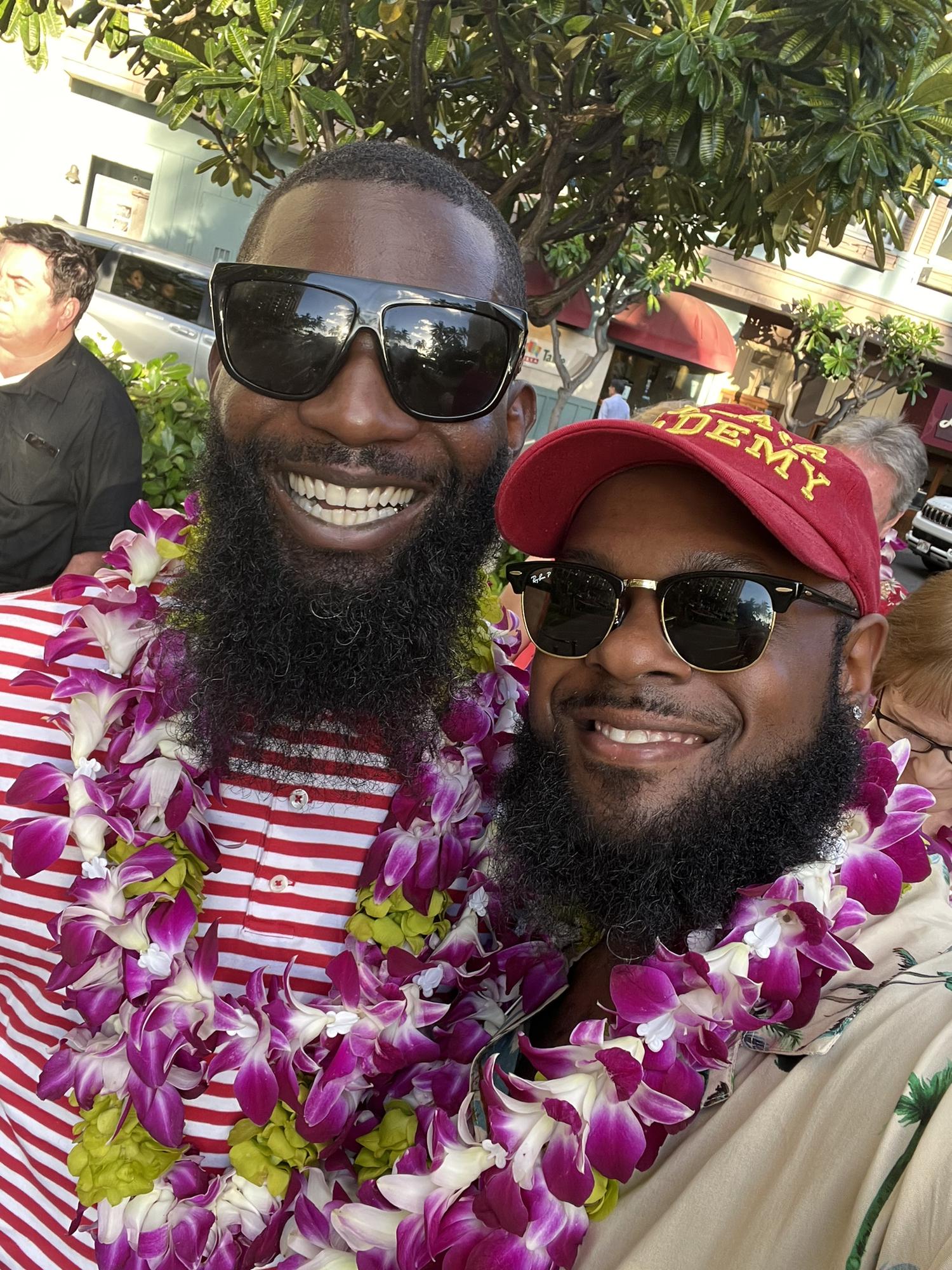 Honeymoon. (Honolulu, 2022)