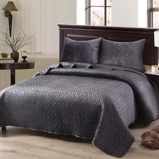 Exclusivo Mezcla Luxurious 3-Piece Queen Size Velvet Quilt Set with Pillow Shams, as Bedspread/Coverlet/Bed Cover(Solid Grey) - Soft, Lightweight, Reversible& Hypoallergenic