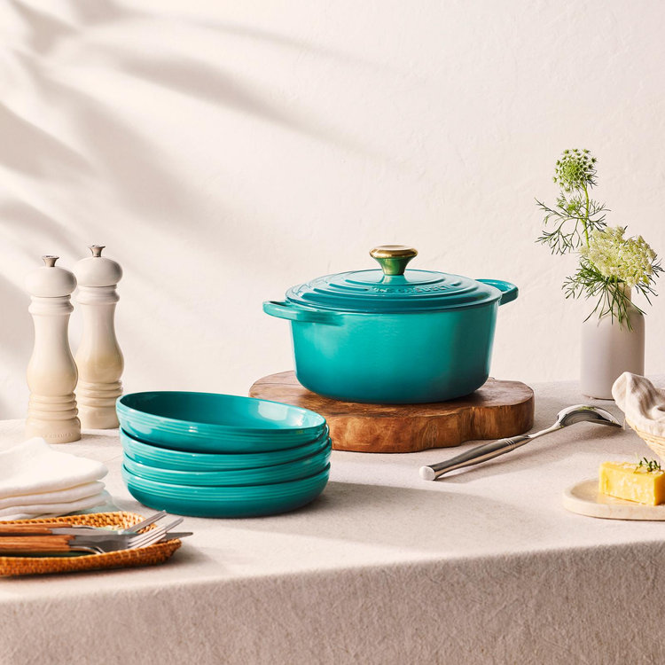 Le Creuset, Signature Round Dutch Oven | Zola