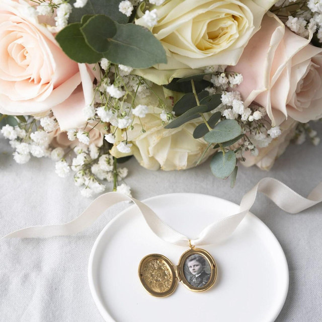 Vintage Oval Photo Locket, Bridal Bouquet Charm, Memorial Gift