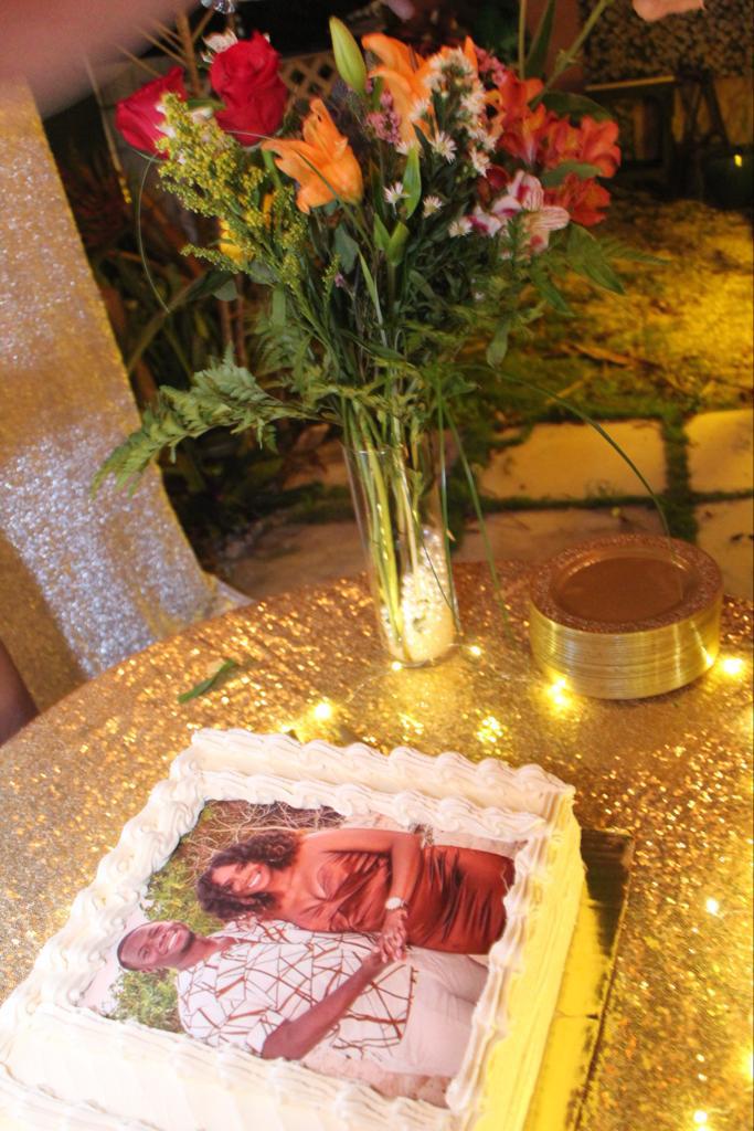 The Engagement flowers & cake