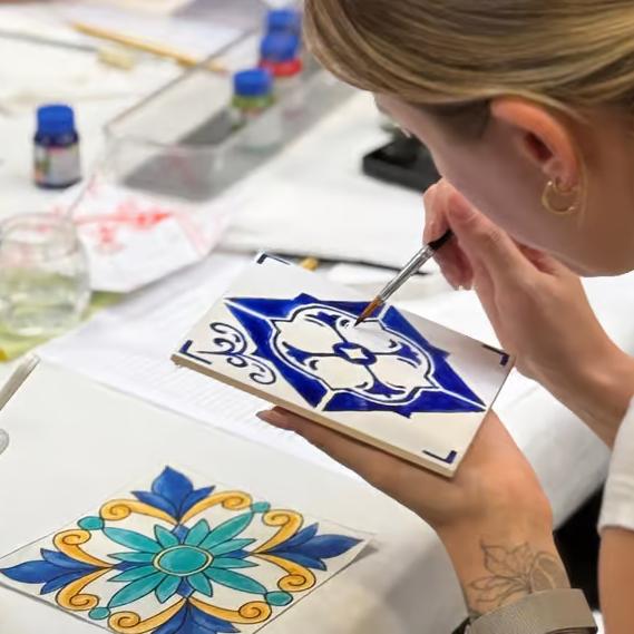 Tile Painting in Lisbon🔹🖌️