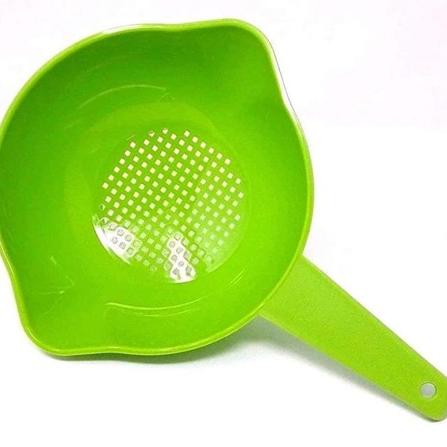 Tupperware Small 1 Quart Colander with Handle in Apple