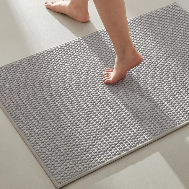 TYUU Bathroom Rugs Non Slip Washable, Super Absorbent Thin Bath Mat Quick Dry Low Pile Bathroom Rug, Light Grey 24"x36"