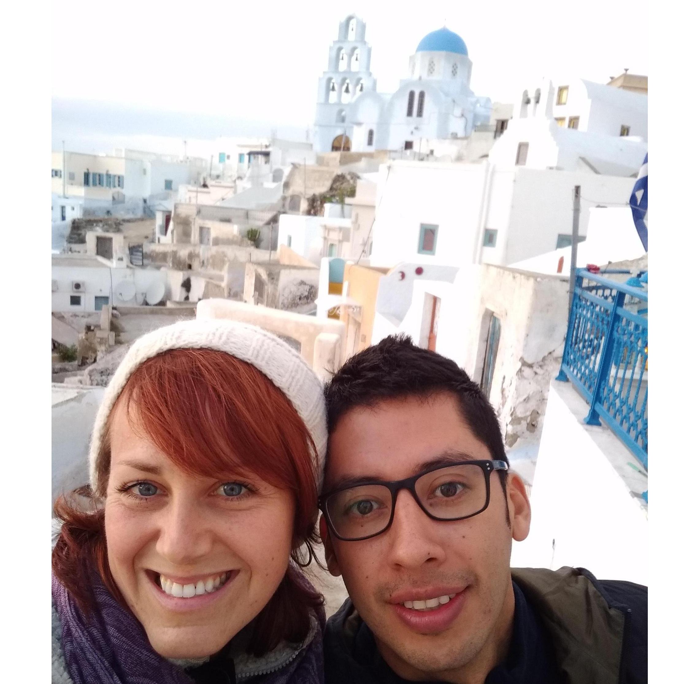 2018: During this winter trip to Santorini, Greece we had the islands all to ourselves! // Durante este viaje a Santorini, Grecia en diciembre, tuvimos suerte de tener las islas solo para nosotros!