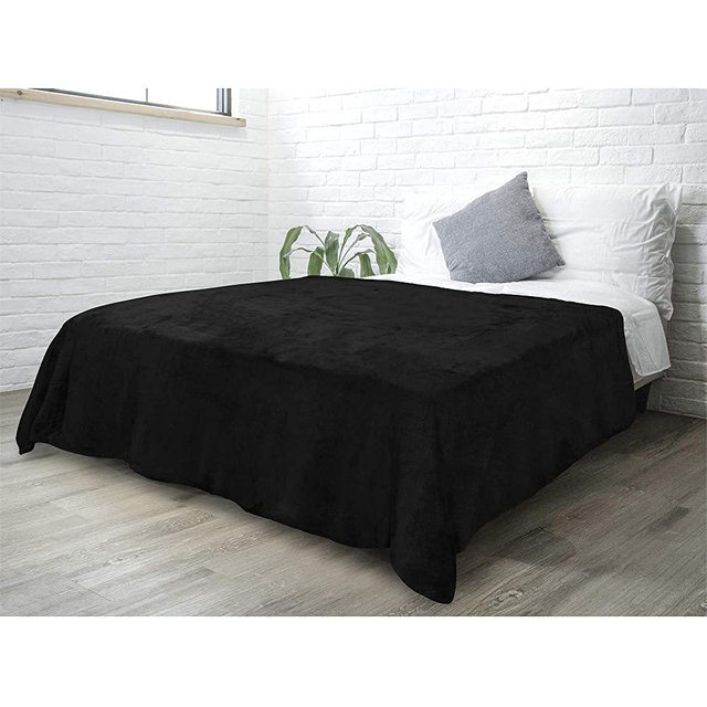 PAVILIA Fleece Blanket King Size | Super Soft, Plush, Luxury Flannel Throw | Lightweight Microfiber Blanket for Sofa Couch Bed (Black, 90x108 inches)