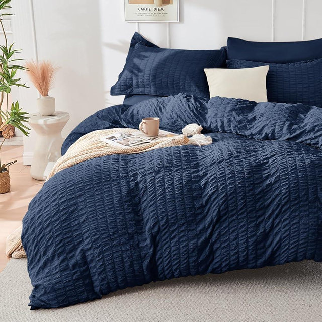 HYMOKEGE Navy Blue Duvet Cover Queen Size, Ultra Soft 3-Piece Seersucker Duvet Cover Set with Zipper Closure, Soft Brushed Microfiber Bedding Set with 8 Corner Ties (90"x90", 2 Pillowshams)