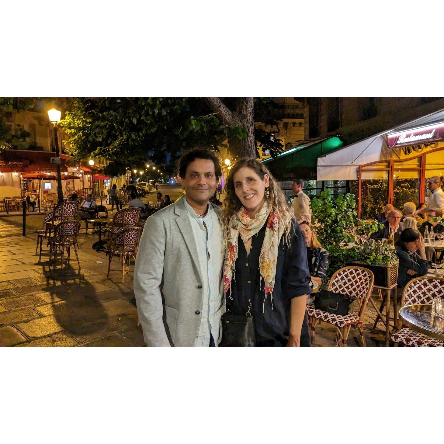 Enjoying a romantic trip in the city of lights ... Paris!