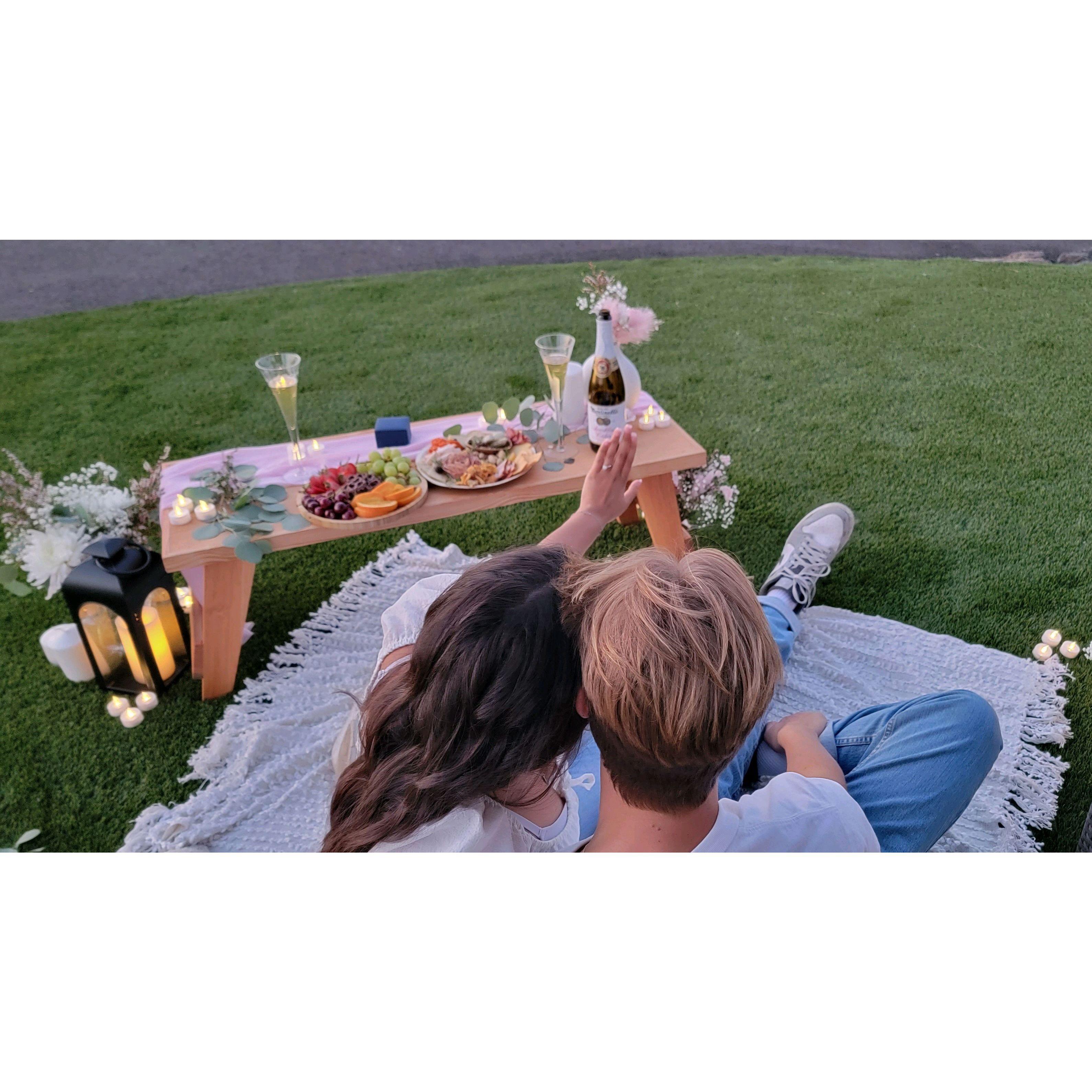 August 22, 2023 was the day Christophe proposed and we said yes! to forever together.
Op 22 Augustus 2023 deed Christophe aanzoek om te gaan trouwen!