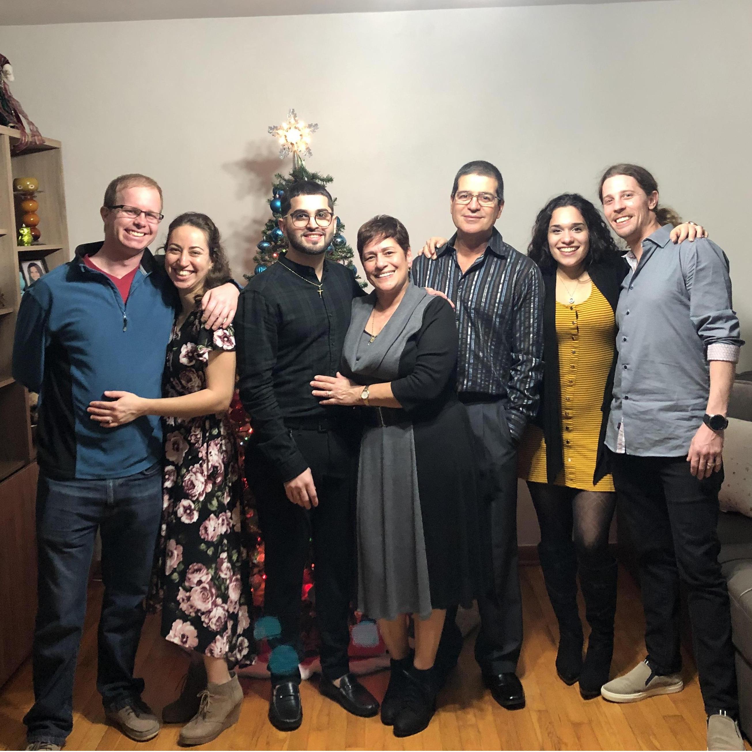 Our Virginia Beach Family. / Nuestra familia de Virginia Beach.