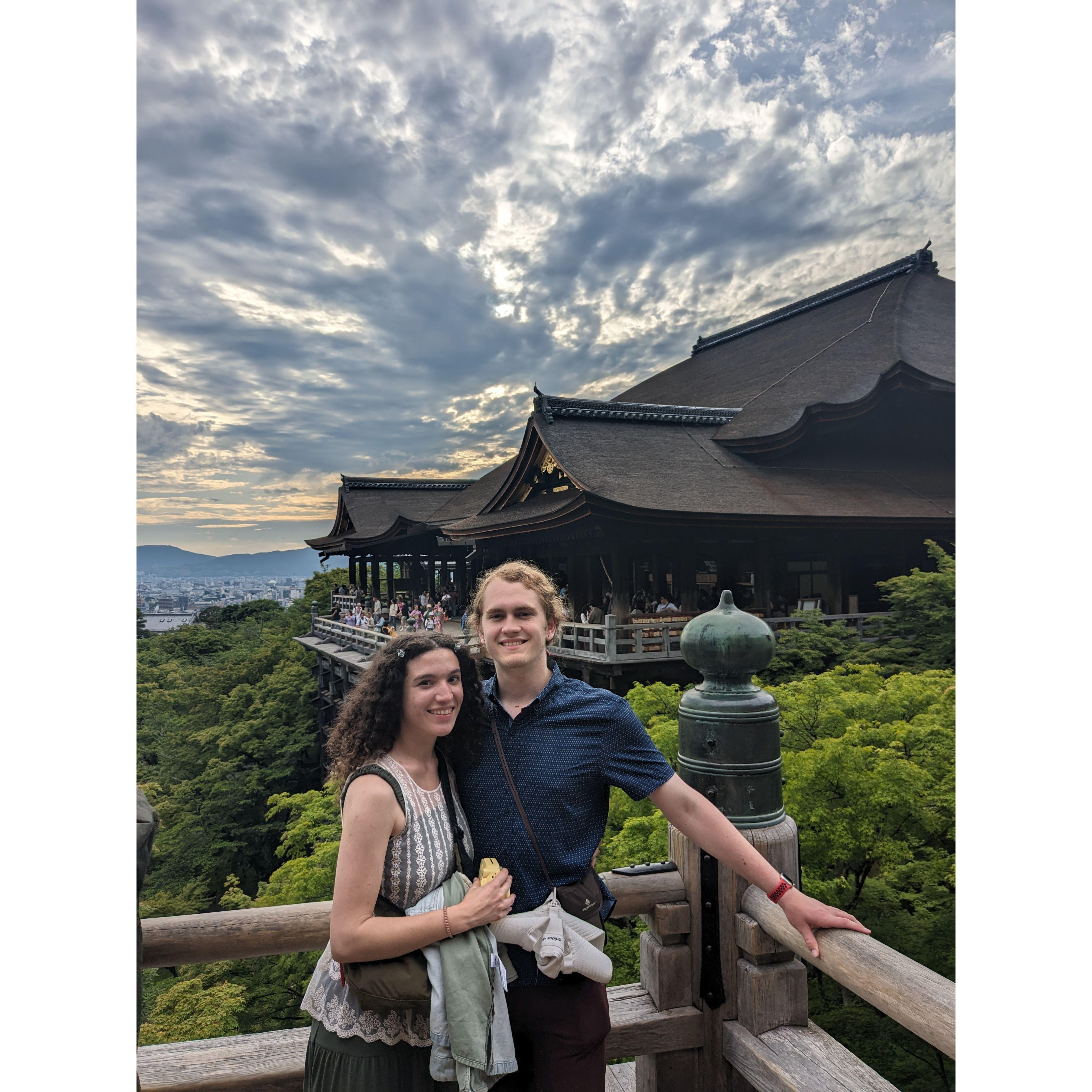 The newly-engaged couple discovering Japan's wonders!