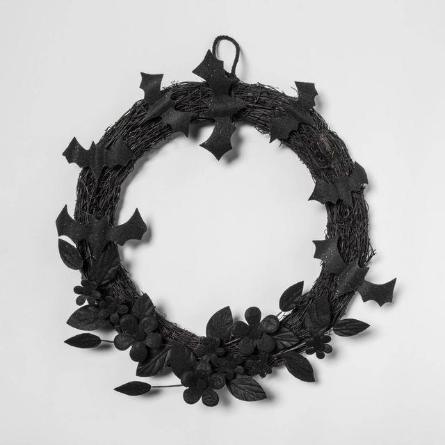 Falloween Nature Vine with Bats Halloween Wreath - Hyde & EEK! Boutique™