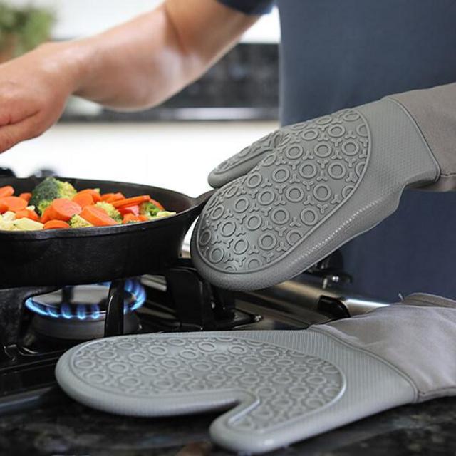 Silicone Oven Mitts with Quilted Cotton Lining - Professional Heat Resistant Potholder Kitchen Gloves - 1 Pair (Black) - Homwe