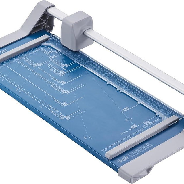 Dahle 507 Personal Rotary Trimmer, 12" Cut Length, 7 Sheet Capacity, Self-Sharpening, Automatic Clamp, German Engineered Paper Cutter