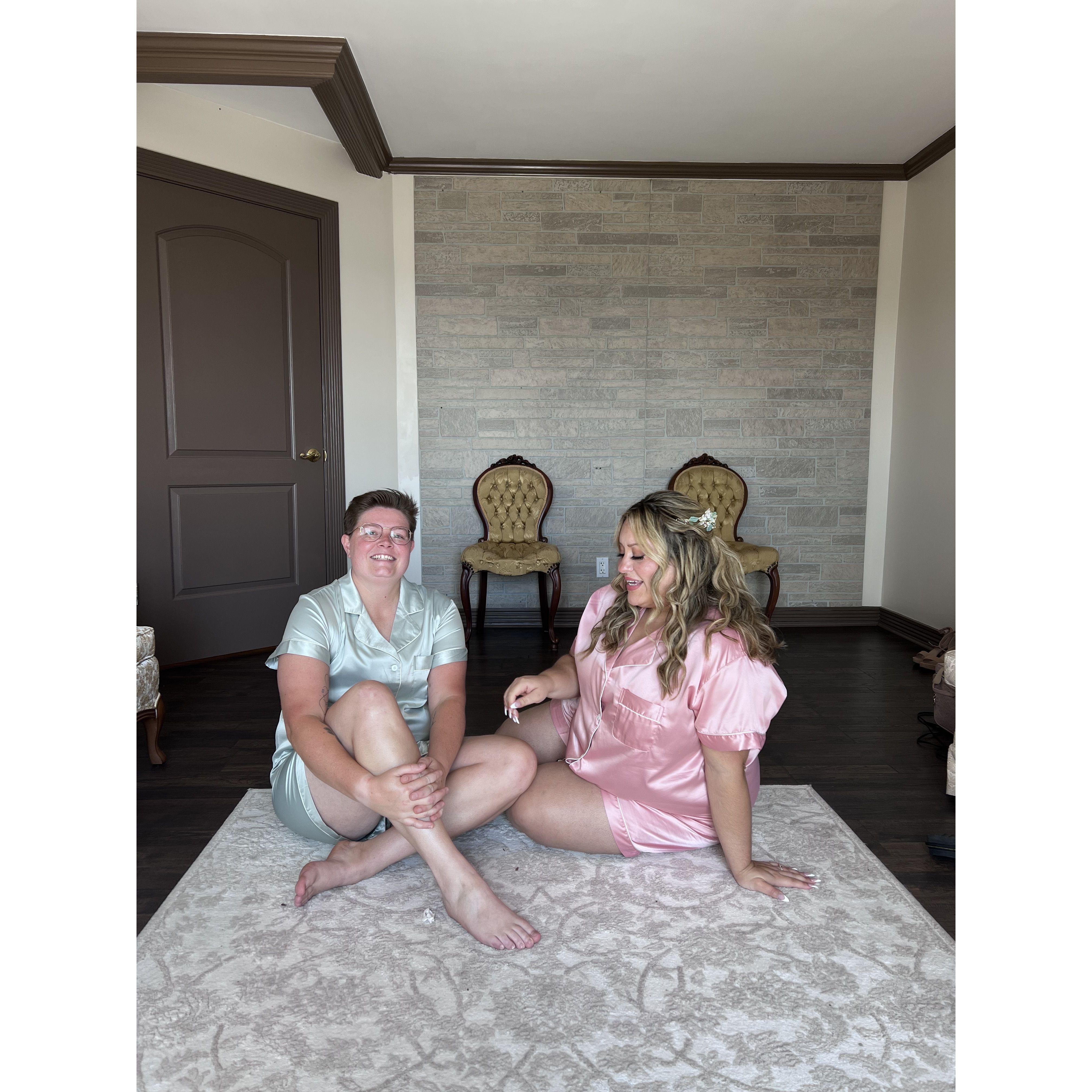 Getting ready glam shots, Sarai & Kels