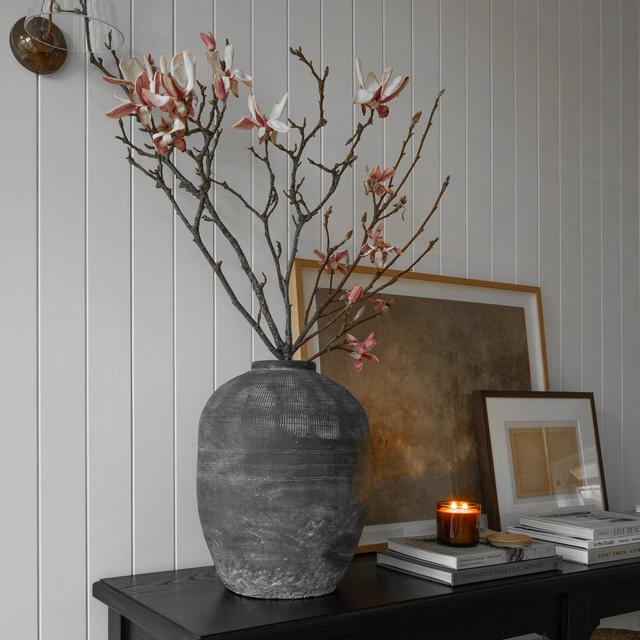 Jago Vase