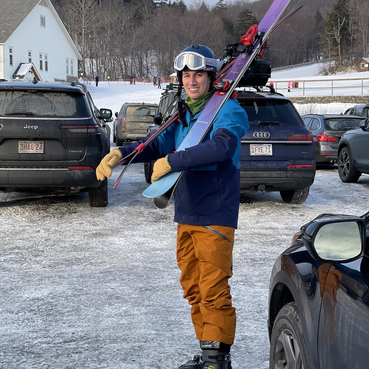 12/29/21 - This was our first time visiting Sugarbush together. Robb always carries my skis and I cannot deny that I LOVE it. Everyone who calls me lazy is just jealous ;)