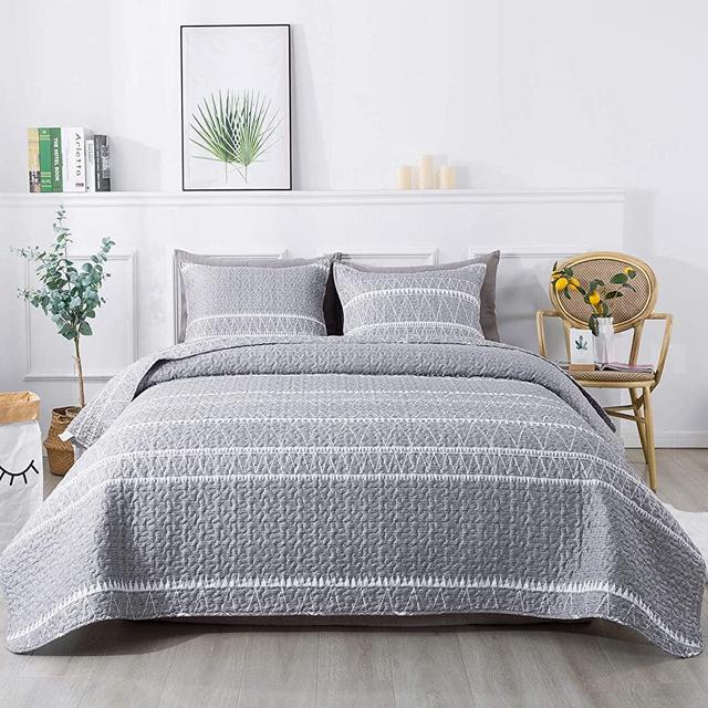 Andency Grey Quilt Set King(90x104 Inch), 3 Pieces(1 Striped Triangle Pattern Quilt and 2 Pillowcases), Bohemian Reversible Bedspread Microfiber Coverlet Sets All-Season