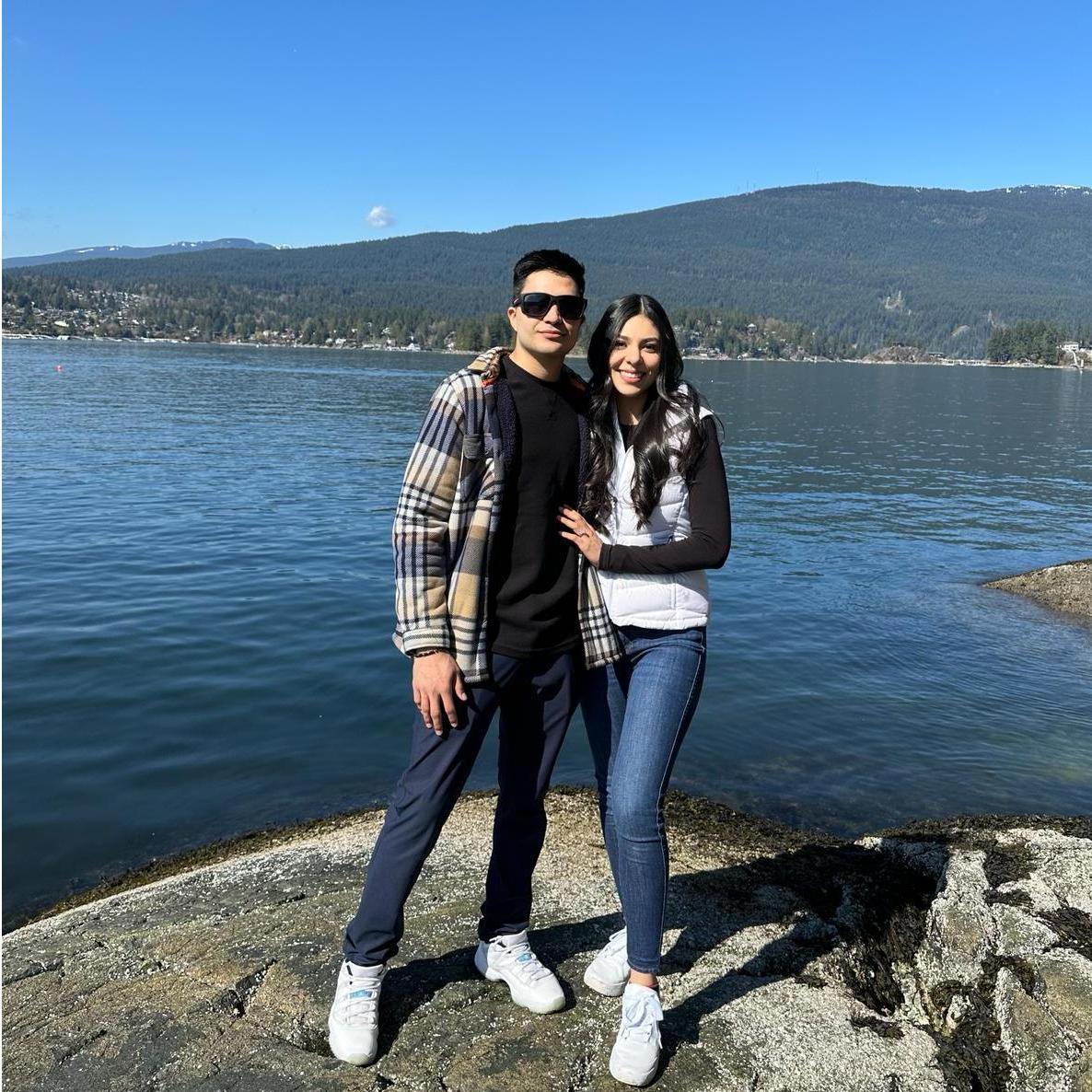 💍 Port Moody – Donde la historia cambió ✨
El momento en que nuestros corazones casi explotan de felicidad. Lágrimas, risas y el “sí” más hermoso de nuestras vidas.