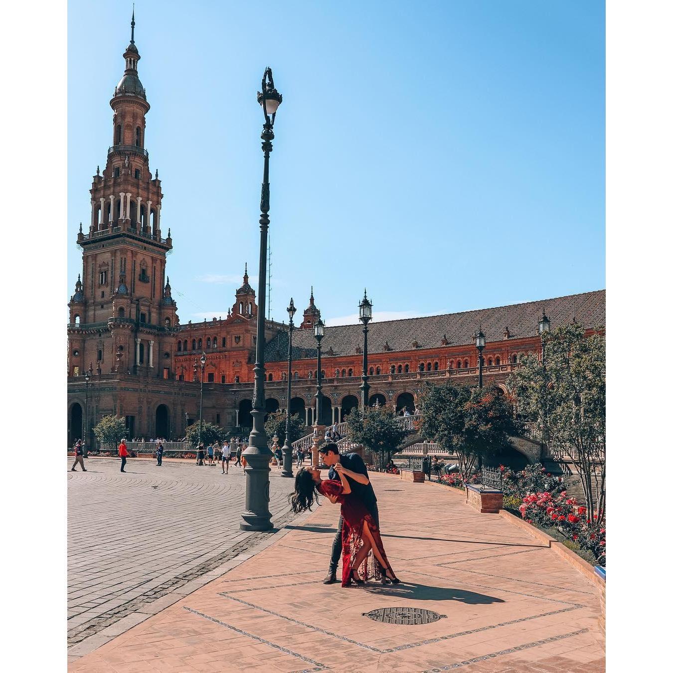 Bailando en Plaza de España