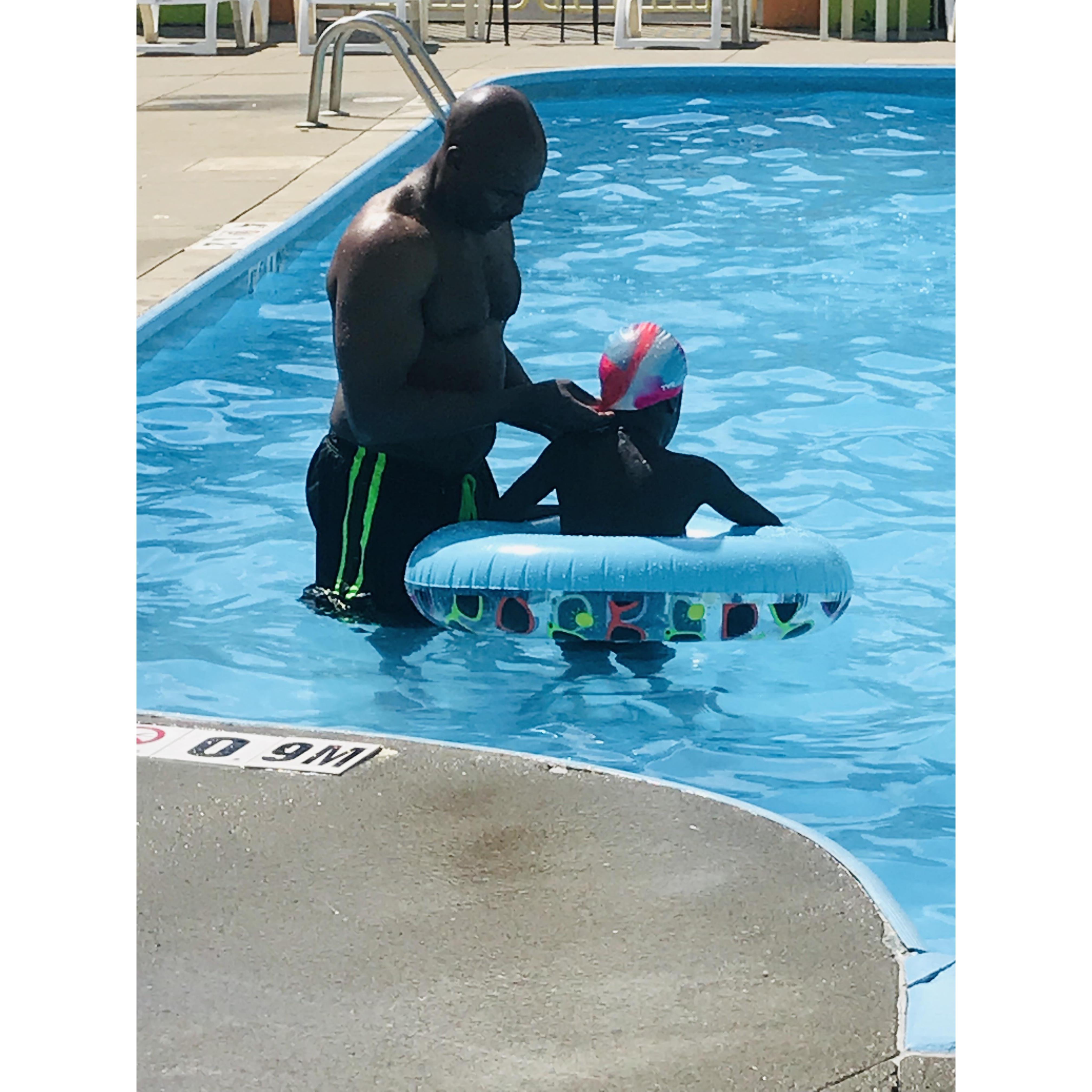 Pool fun with the girls❤️