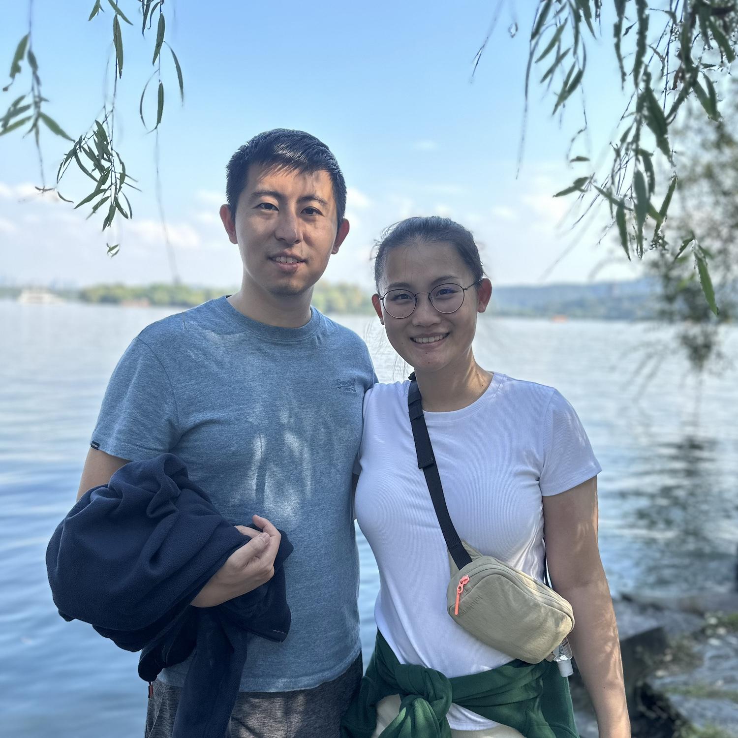 A photo of us at West Lake in Hangzhou, China. 中国杭州西湖