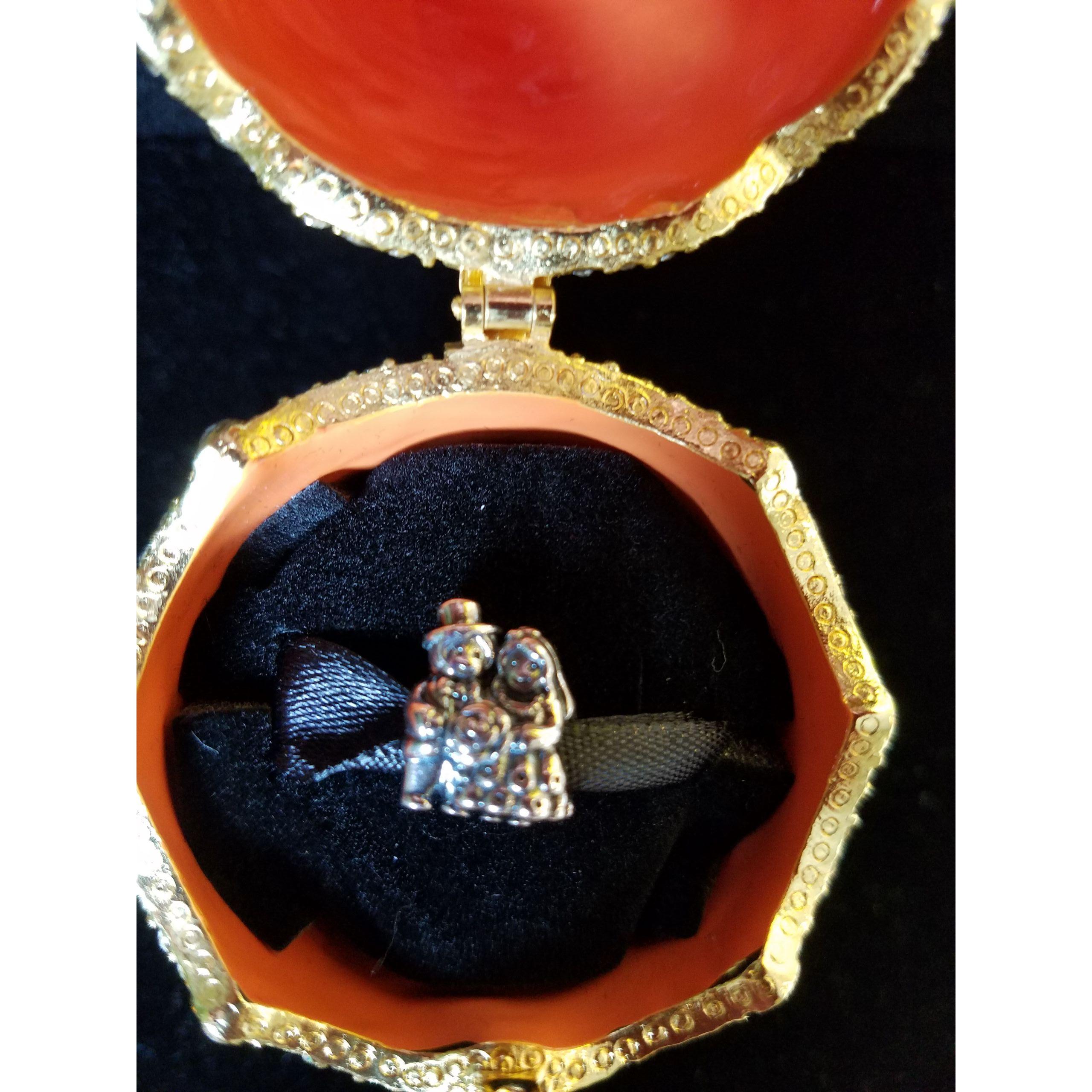 Egg #3 - Bride and Groom