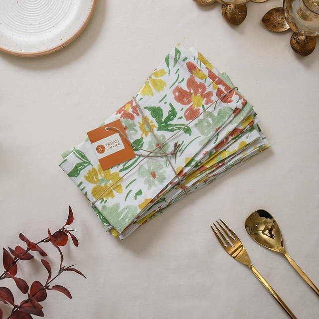 TARAN LIVING Cloth Napkins Set of 4, Printed Floral Cotton Dinner Napkins, Soft Washable Table Napkin Set Holiday Farmhouse Décor - 18"x18"