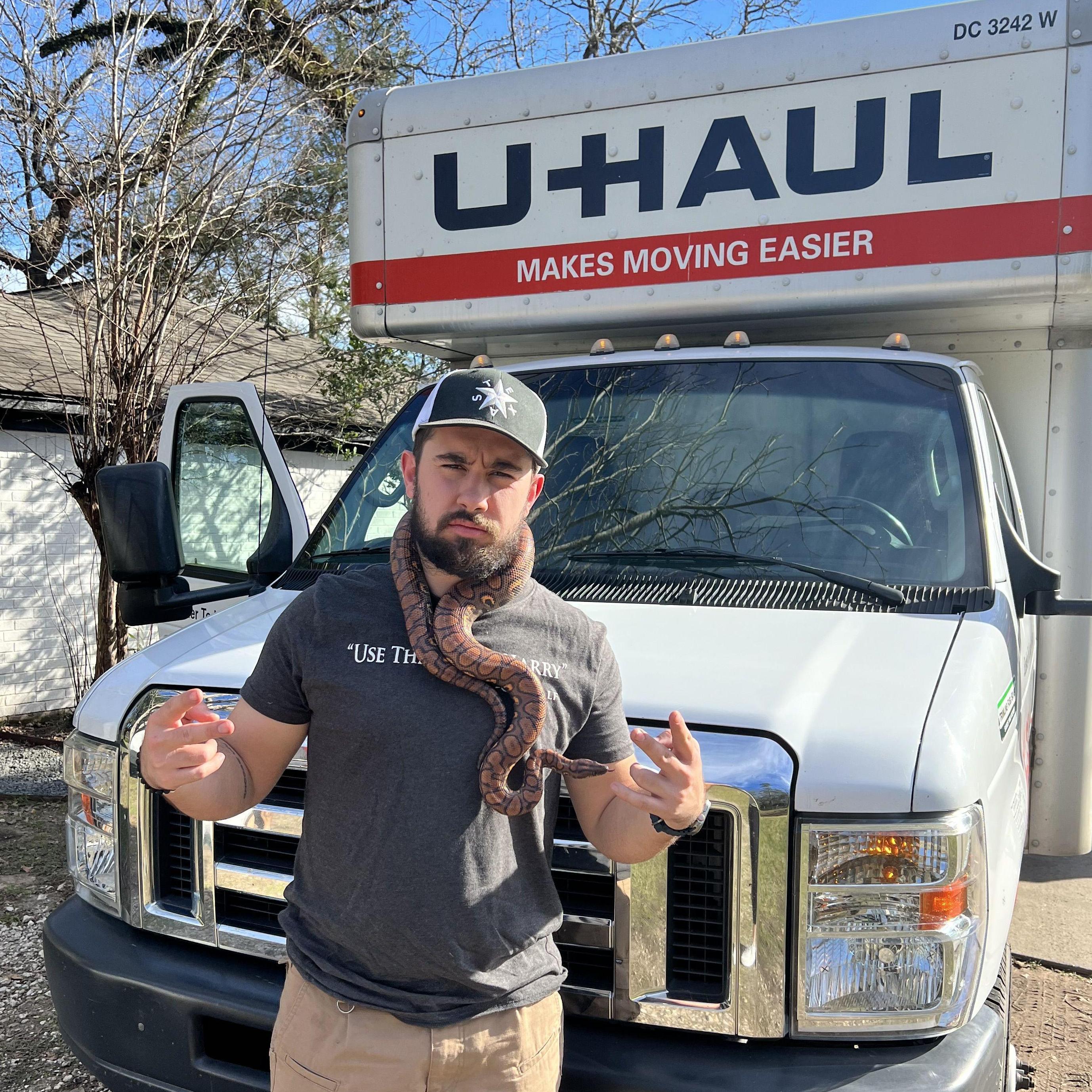 Josh drove the U-Haul with Arco around his neck... everyone arrived in one piece.